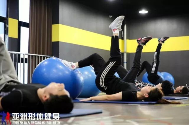 如何成为健身教练，一份全面的指南，成为健身教练的全面指南
