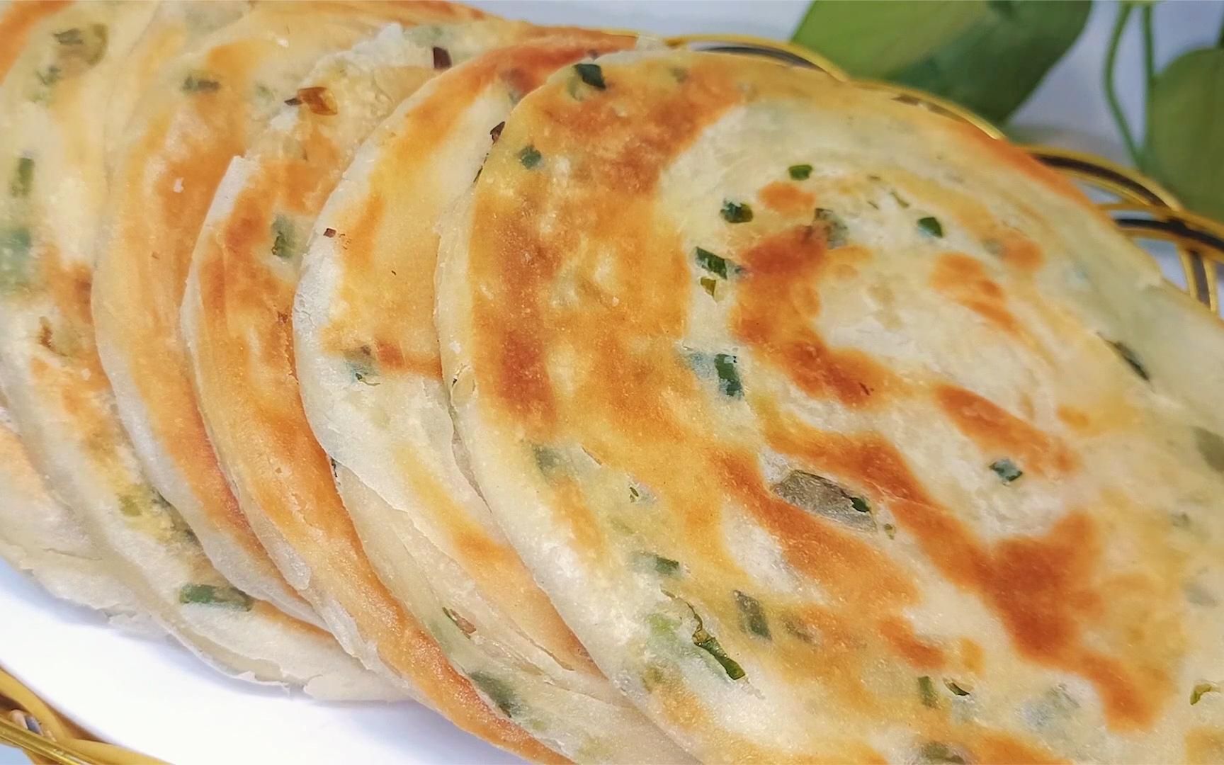 学做正宗葱油饼，一道传统美食的细致制作，传统美食葱油饼的细致制作教程