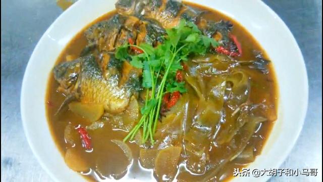 家常炖鱼的做法，美味与健康并重，家常炖鱼，美味与健康，双重享受！