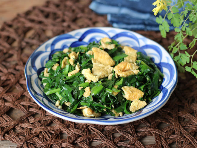 韭菜炒鸡蛋，一道家常美食的制作方法，家常美食，韭菜炒鸡蛋的制作方法