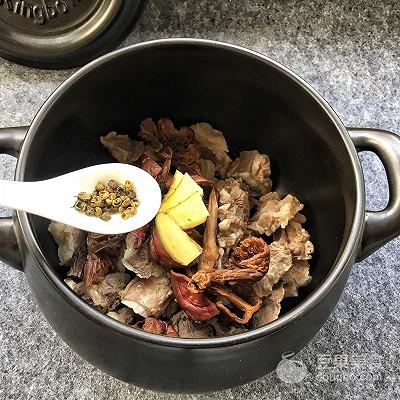 炖排骨，三放三不放，烹饪的艺术与秘诀，烹饪艺术揭秘，炖排骨的三放三不放秘诀