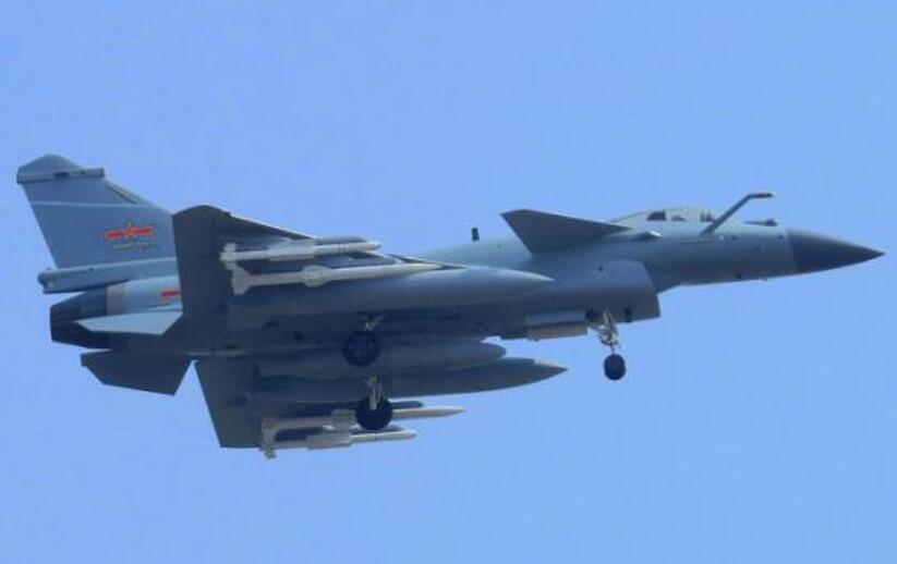 歼-10C与F-16，空中巨人的对比与解析，歼-10C与F-16，空中巨人的深度对比与解析