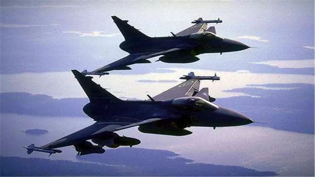 中国歼-16遭遇F-16战机锁定，空中对决的技术解析与挑战应对，歼-16遭遇F-16战机锁定，技术解析与应对挑战的空中对决