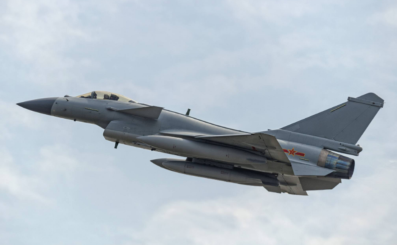 中国歼-16遭遇F-16战机锁定，空中对决的技术解析与挑战应对，歼-16遭遇F-16战机锁定，技术解析与应对挑战的空中对决
