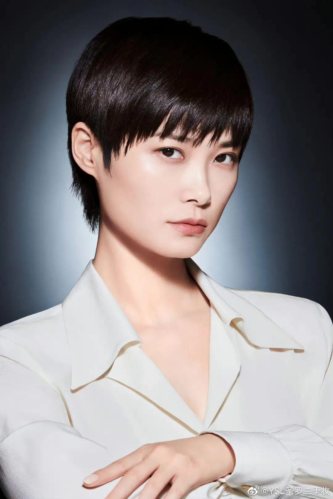 为什么女孩子会喜欢腹肌，探究身体美与腹肌魅力的背后，揭秘女孩钟情腹肌之谜，身体美的追求与腹肌的魅力所在