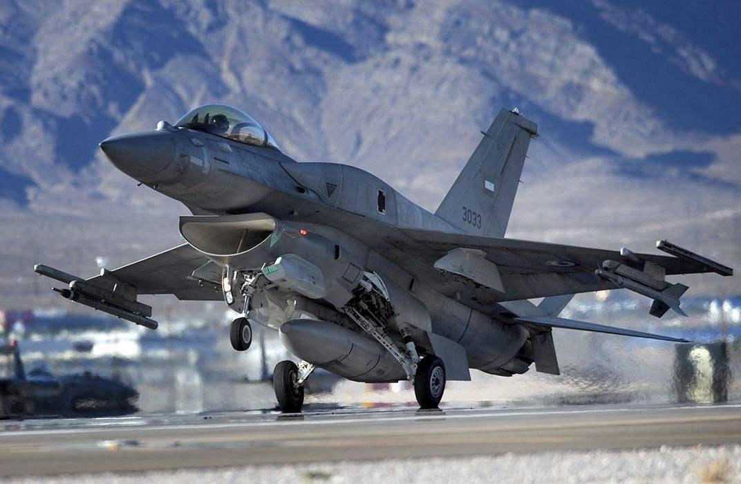 F-16战斗机尺寸，深度解析其设计与性能，F-16战斗机尺寸及设计与性能深度解析