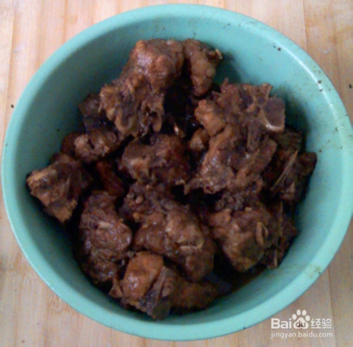 红烧排骨，经典菜肴的制作步骤，红烧排骨经典制作步骤指南