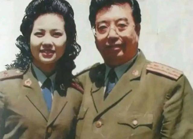 关于李双江和蒋英的传闻是否真实，一场无根据的猜测与探究，李双江与蒋英传闻真相揭秘，无根据的猜测与探究