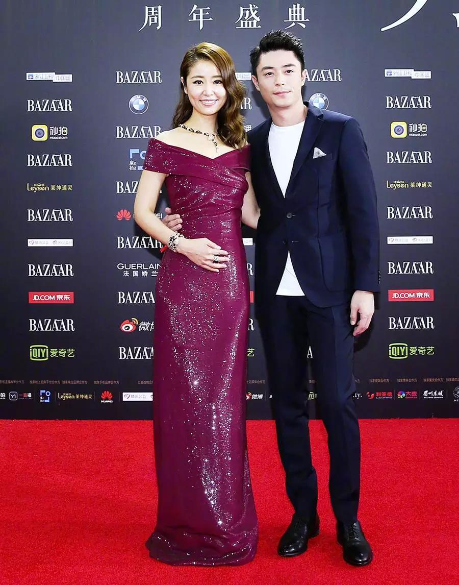 揭秘靳东老婆的真实身份，究竟是谁？，靳东老婆真实身份揭秘，她究竟是谁？