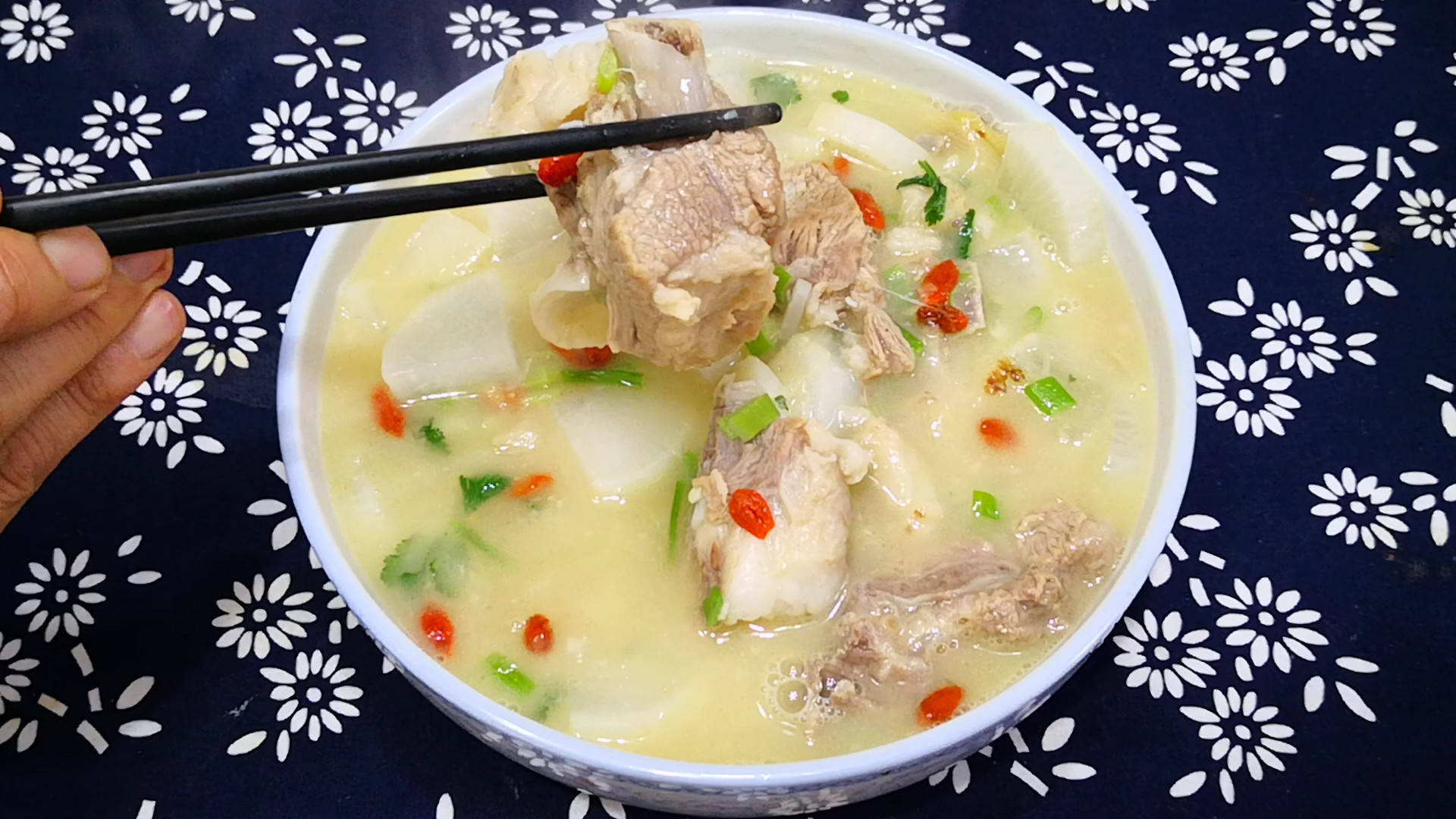 羊肉汤的家常做法，美味与健康并重，家常羊肉汤做法，美味与健康兼备的汤品
