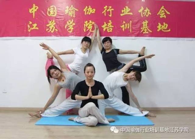 探寻中年瑜伽之路，37岁学瑜伽并成为一名教练是否合适？，探寻中年瑜伽之路，37岁学瑜伽，成为教练之路是否合适？