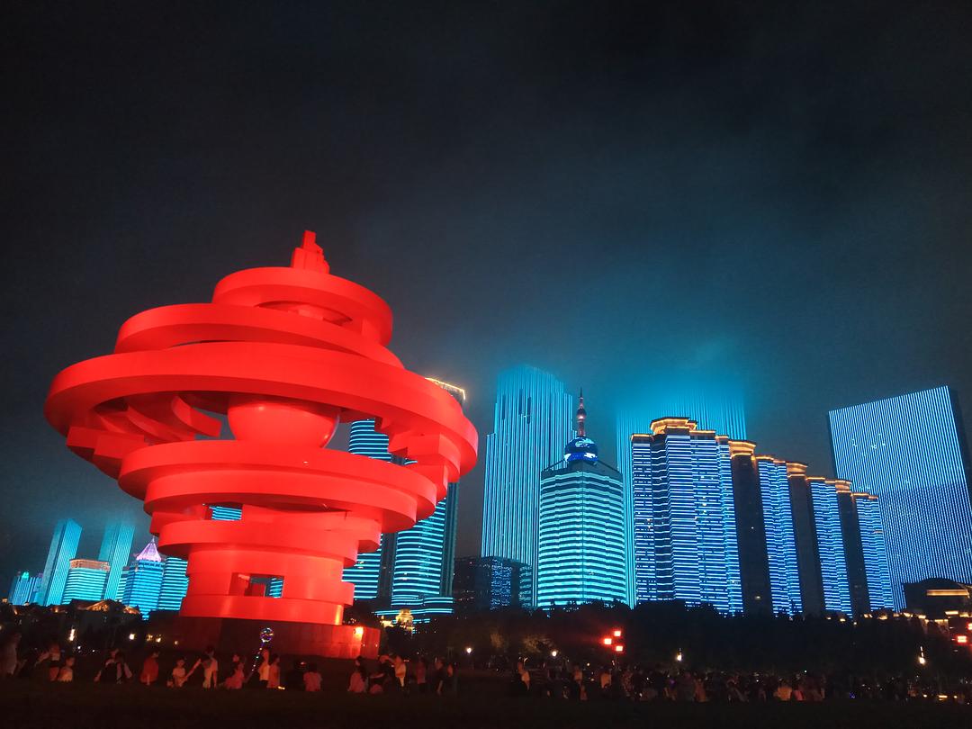 青岛五四广场，历史与现代的交汇点，青岛五四广场，历史与现代的交融之地