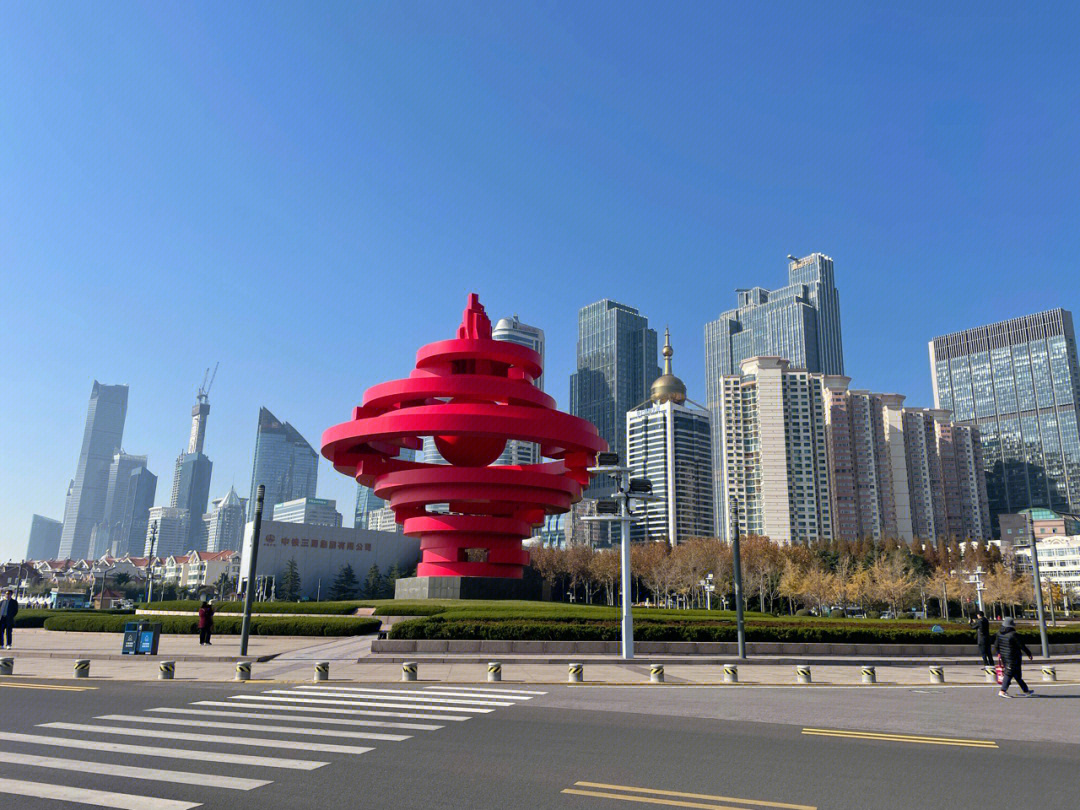 青岛五四广场，历史与现代的交汇点，青岛五四广场，历史与现代的交融之地