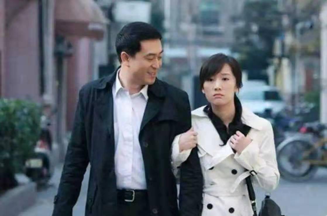 张嘉译前妻杜君的照片，探寻过往，尊重现在，张嘉译前妻杜君的过往，探寻照片中的故事，尊重当下时光