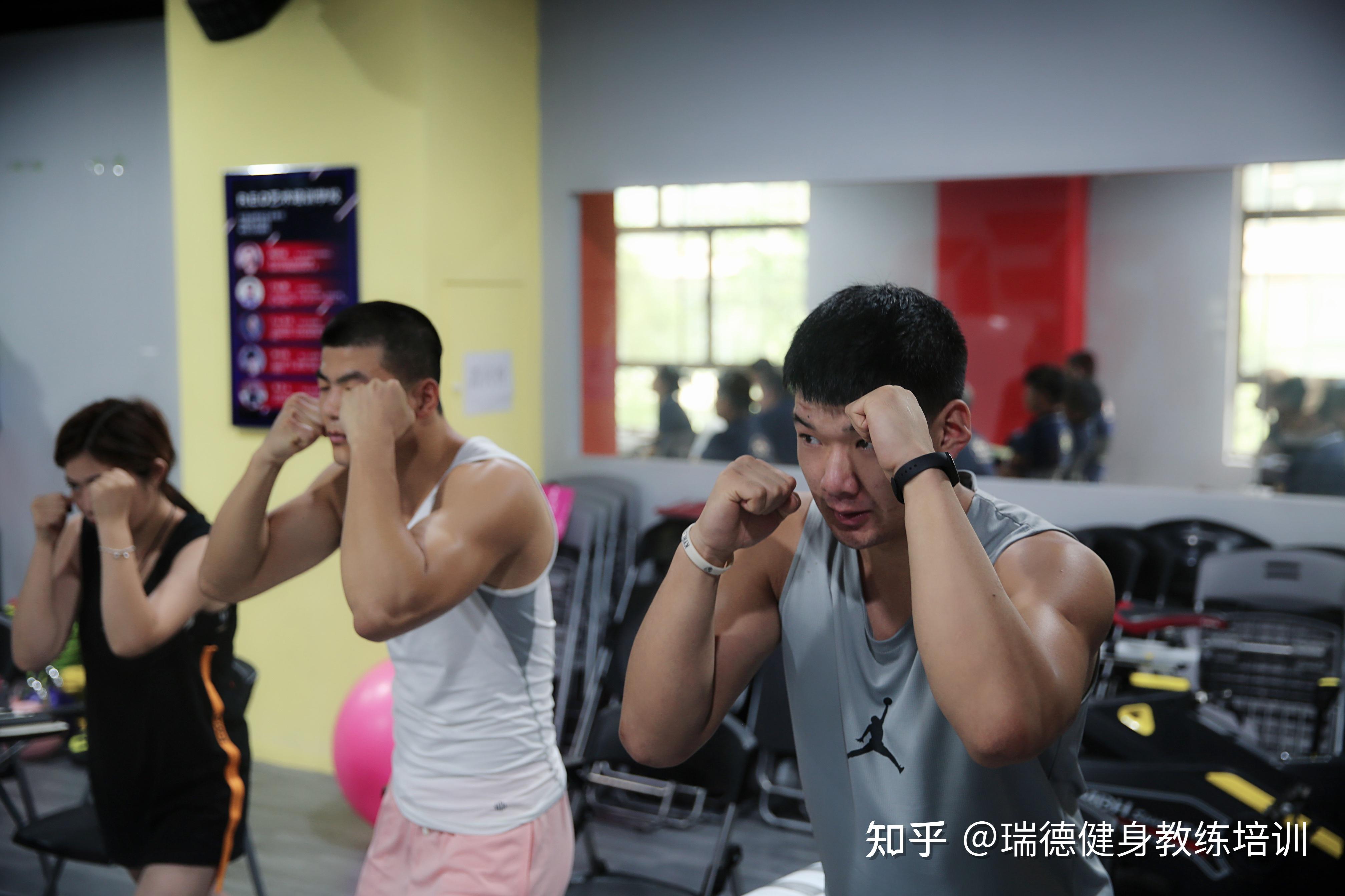 健身教练转行之路，探寻最佳职业转型方向，健身教练转行之路，探寻职业转型最佳方向