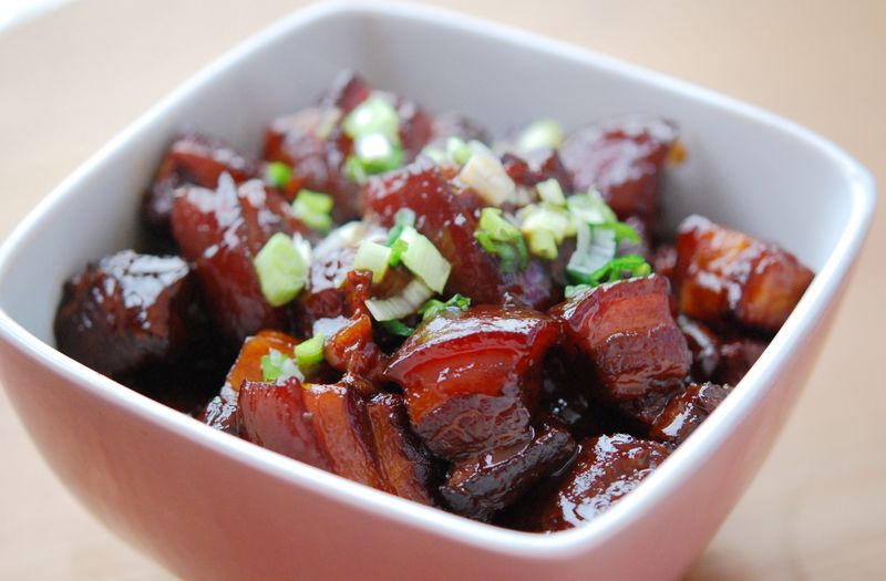 红烧肉的做法，一道经典中华美食的烹饪指南，红烧肉烹饪指南，经典中华美食的制作艺术