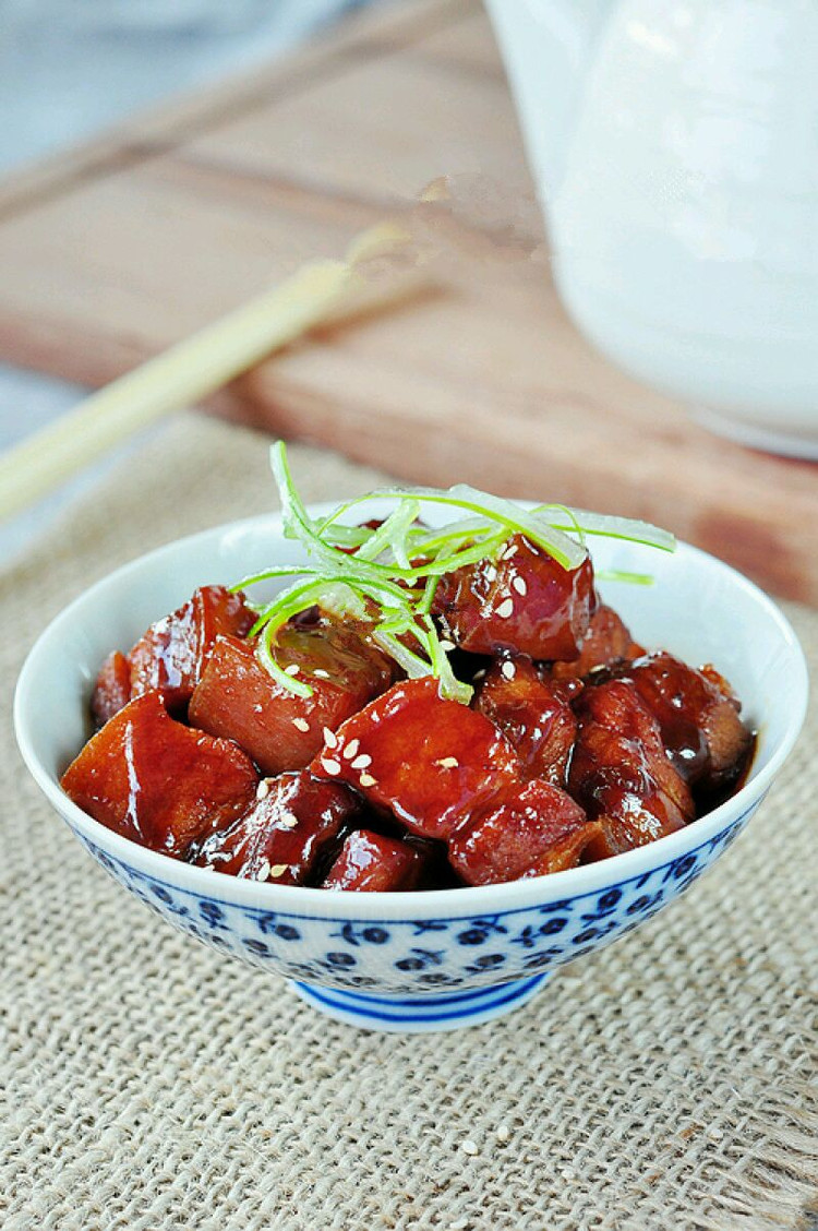 红烧肉的做法，一道经典中华美食的烹饪指南，红烧肉烹饪指南，经典中华美食的制作艺术