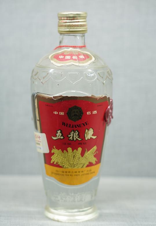 购买五粮液股票一手需要多少本金？全面解析投资门槛与策略，五粮液股票投资门槛与策略解析，购买一手需要多少本金？