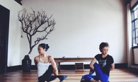 产后修复瑜伽体式，重塑美丽与健康的艺术，产后修复瑜伽，重塑美丽与健康的艺术之旅