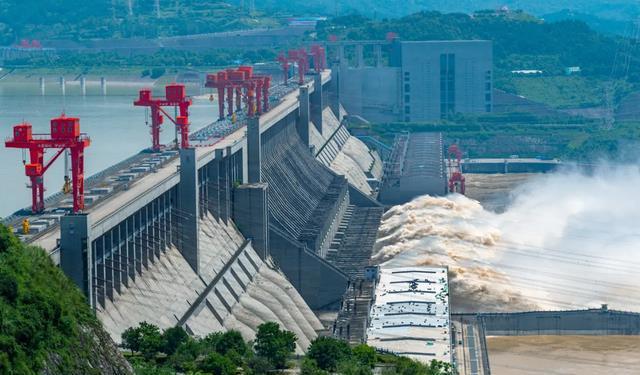 三峡大坝，壮丽工程的地理坐标与城市背景，三峡大坝，壮丽工程与地理城市背景的交融