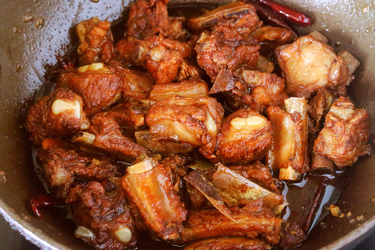 家常红烧排骨的做法，一道美味佳肴的详细指南，家常红烧排骨，美味佳肴的详细制作指南