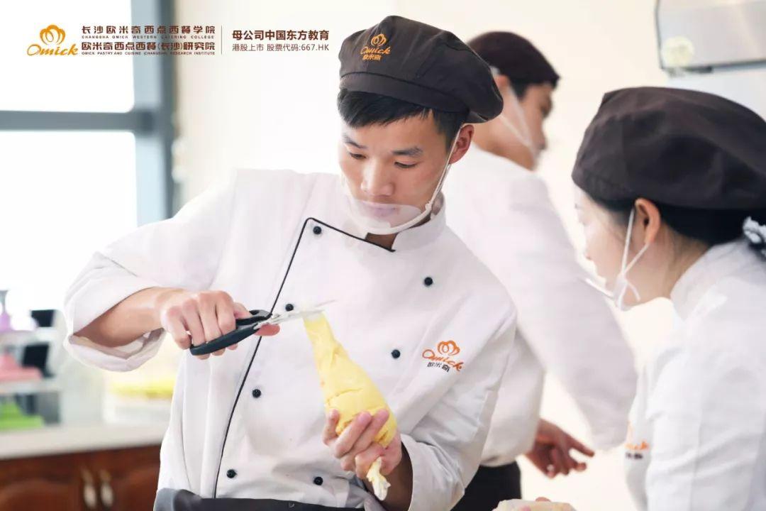 长沙欧米奇西点烘焙学校，培育西点烘焙人才的摇篮，长沙欧米奇西点烘焙学校，西点烘焙人才培育摇篮