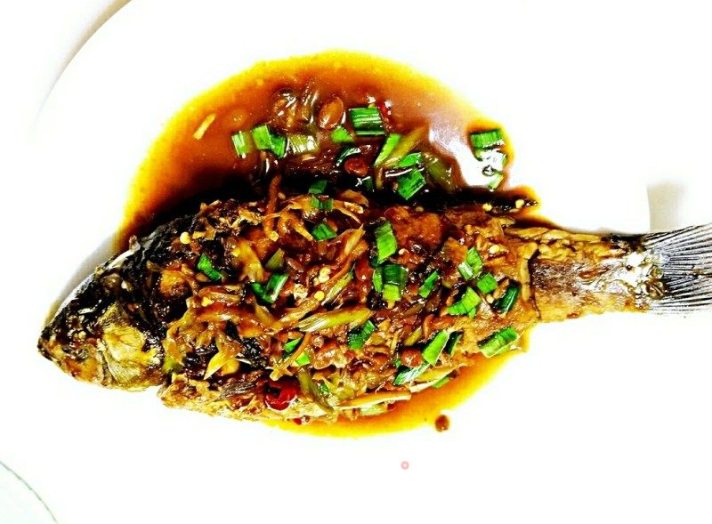 红烧鲤鱼的做法，一道经典中华美食的烹饪指南，红烧鲤鱼，中华经典美食烹饪指南