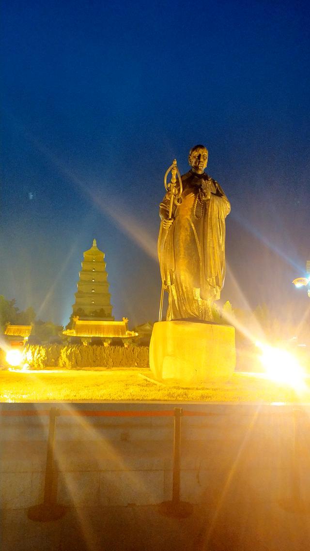 西安大唐不夜城介绍，西安大唐不夜城探秘，历史与现代的完美融合