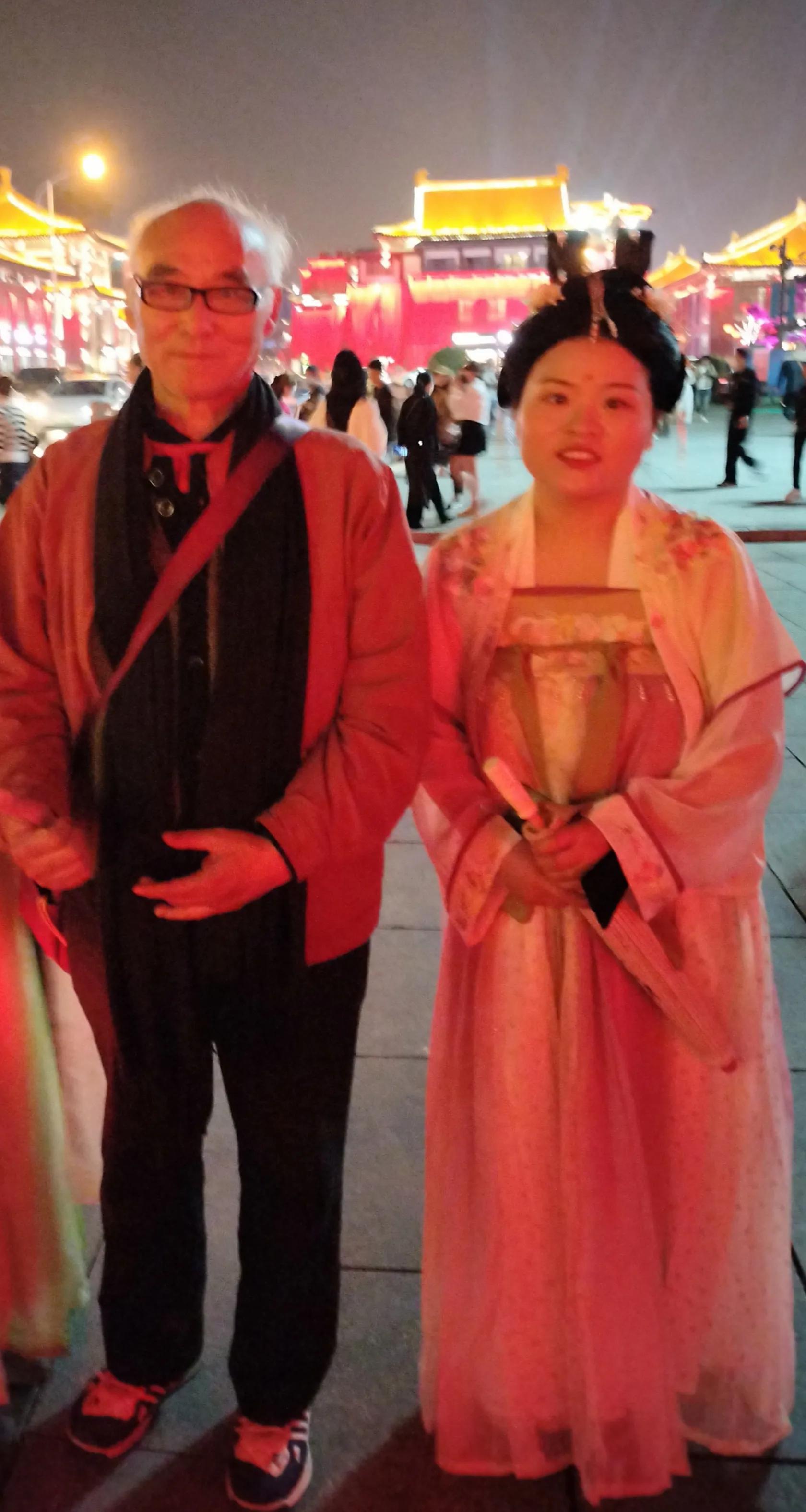 西安大唐不夜城介绍，西安大唐不夜城探秘，历史与现代的完美融合