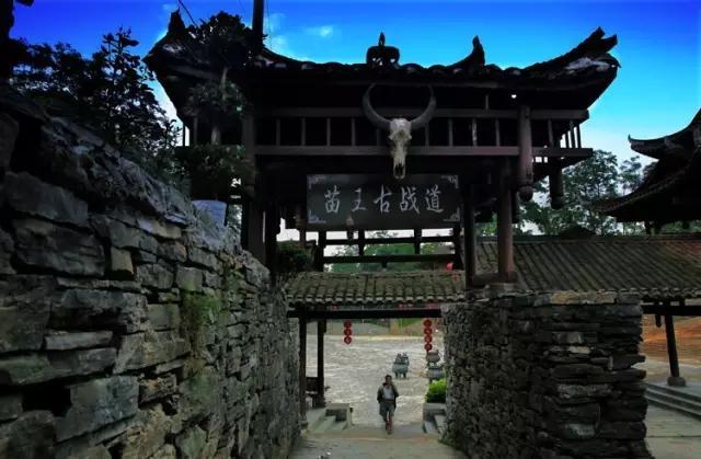 贵州省内旅游必去十大景点，贵州必游十大景点，探秘省内旅游胜地
