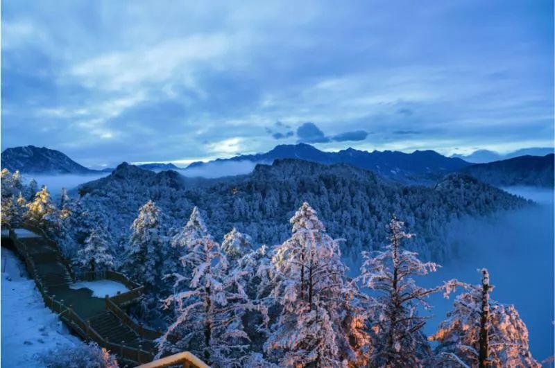 西岭雪山景点介绍，西岭雪山景点探秘，绝美风光与冰雪奇缘的邂逅