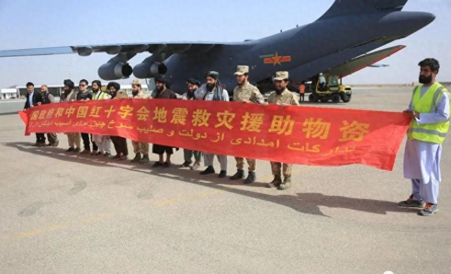 C17运输机与运-20，空中巨人的对比与探析，C17运输机与运-20空中巨人，对比与探析