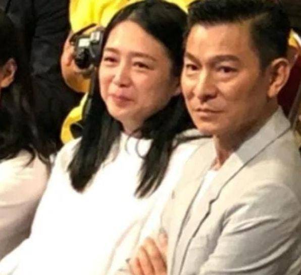刘德华妻子朱丽倩逝世，无尽哀思与深深怀念，刘德华妻子朱丽倩逝世，引发无尽哀思与怀念