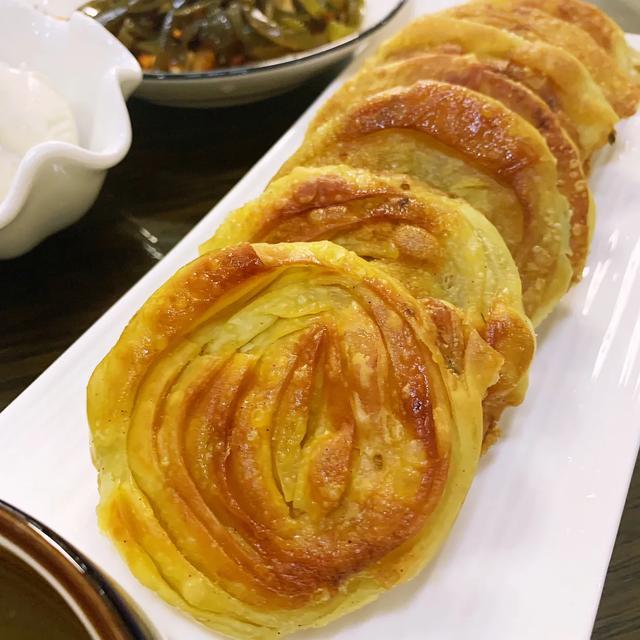 怎样做葱油饼好吃又简单的方法，简单美味葱油饼制作指南