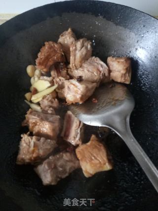 红烧排骨，一道家常佳肴的烹饪步骤，红烧排骨，家常佳肴的烹饪步骤详解