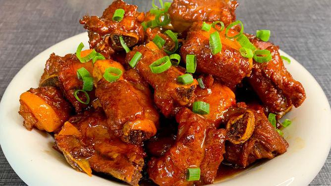 红烧排骨，一道家常佳肴的烹饪步骤，红烧排骨，家常佳肴的烹饪步骤详解