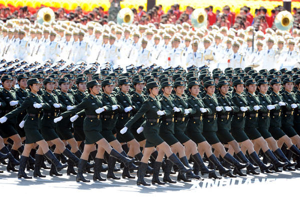 美国阅兵中的女兵风采，图片背后的故事，美国阅兵女兵风采，图片背后的故事