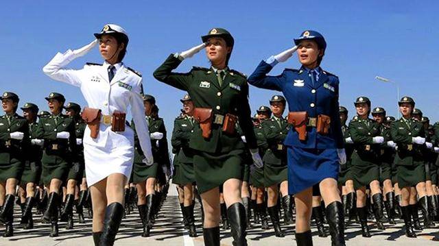 美国阅兵中的女兵风采，图片背后的故事，美国阅兵女兵风采，图片背后的故事