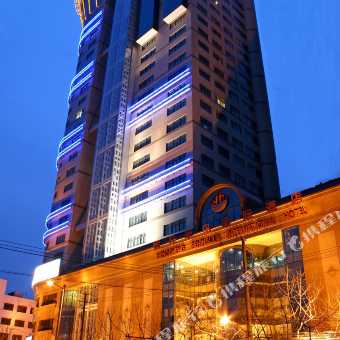 青岛半岛国际酒店，繁华都市中的璀璨明珠，青岛半岛国际酒店，都市繁华中的璀璨明珠