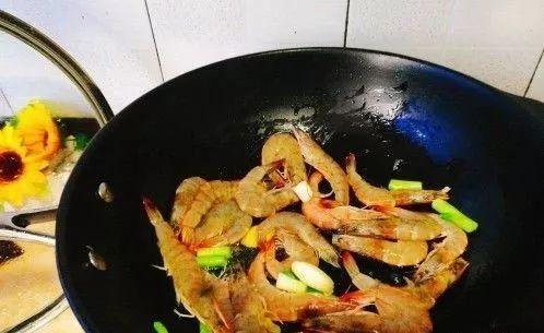 红烧大虾最正宗的做法，烹饪一道美味佳肴的艺术，红烧大虾的正宗做法，烹饪美味佳肴的艺术探索