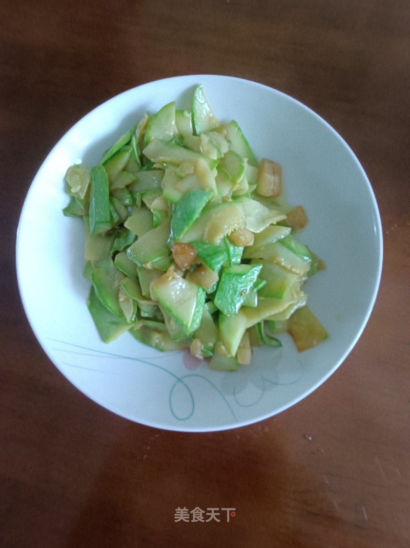清炒西葫芦的做法，一道健康美味的家常菜，清炒西葫芦，健康美味家常菜肴的制作方法