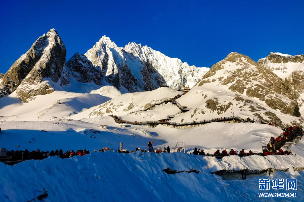 玉龙雪山，雪域仙境的壮丽之旅，玉龙雪山，探秘雪域仙境的壮美之旅