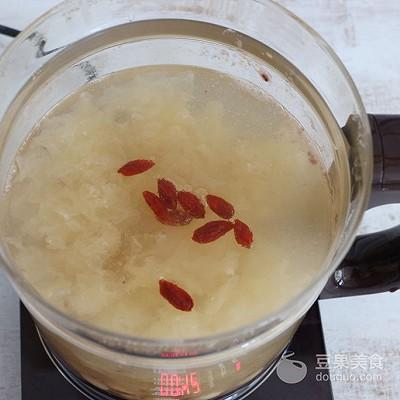 正确银耳莲子汤的做法，美味与健康并重，正确银耳莲子汤做法，美味与健康兼备的滋补佳品
