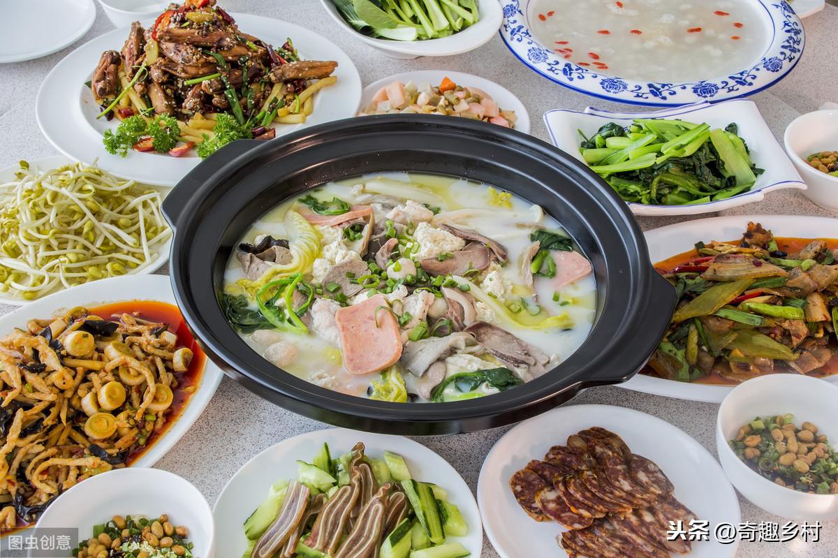 清炖全鸡，一道传统美食的烹饪艺术，清炖全鸡，传统美食的烹饪艺术之道