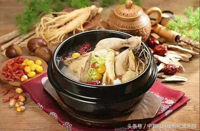 炖制美味营养的板栗鸡汤——传统与创新的完美结合，传统与创新交融，炖制美味营养的板栗鸡汤之道