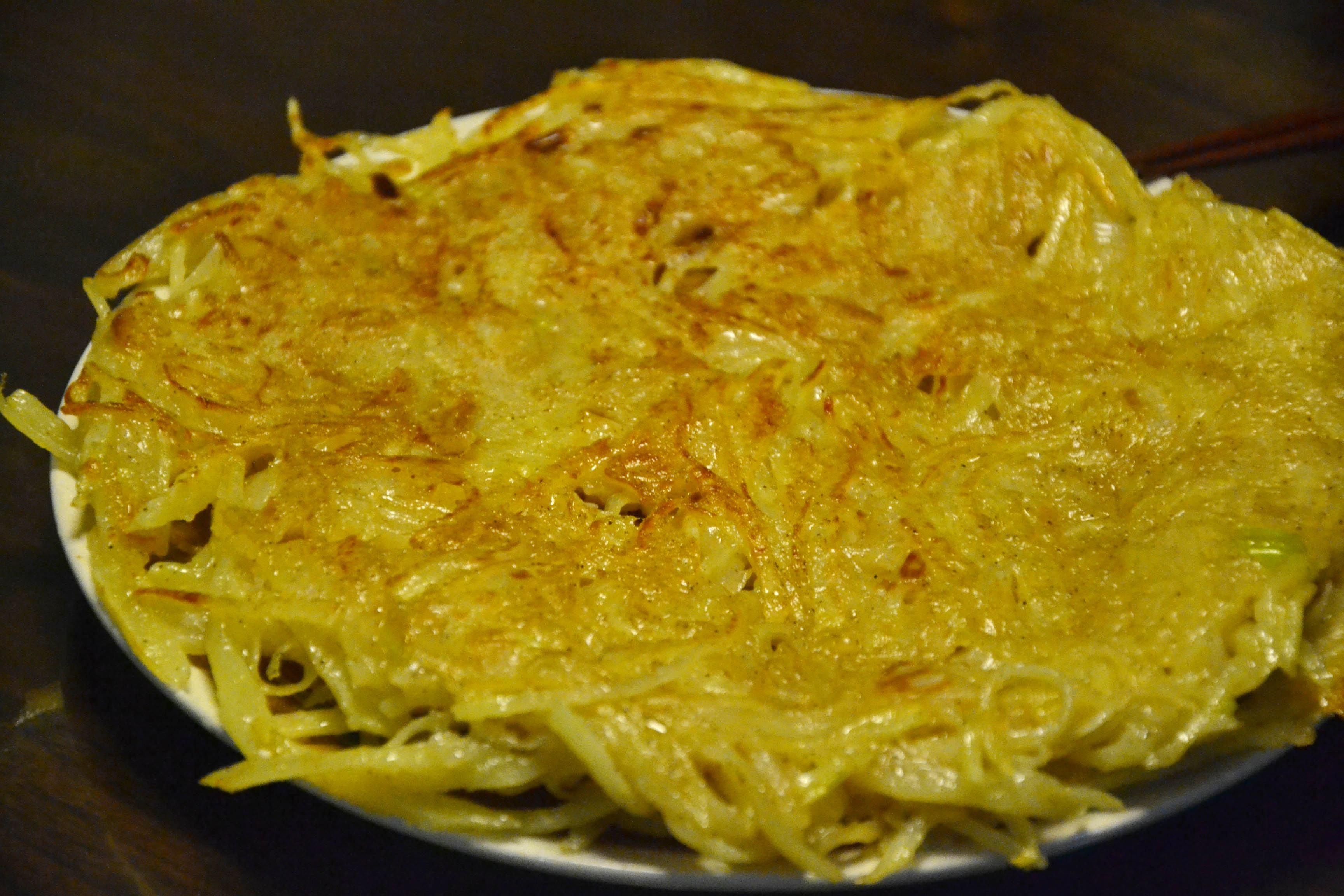 土豆丝鸡蛋饼，一道美味家常早餐的做法，土豆丝鸡蛋饼，家常美味早餐的制作方法