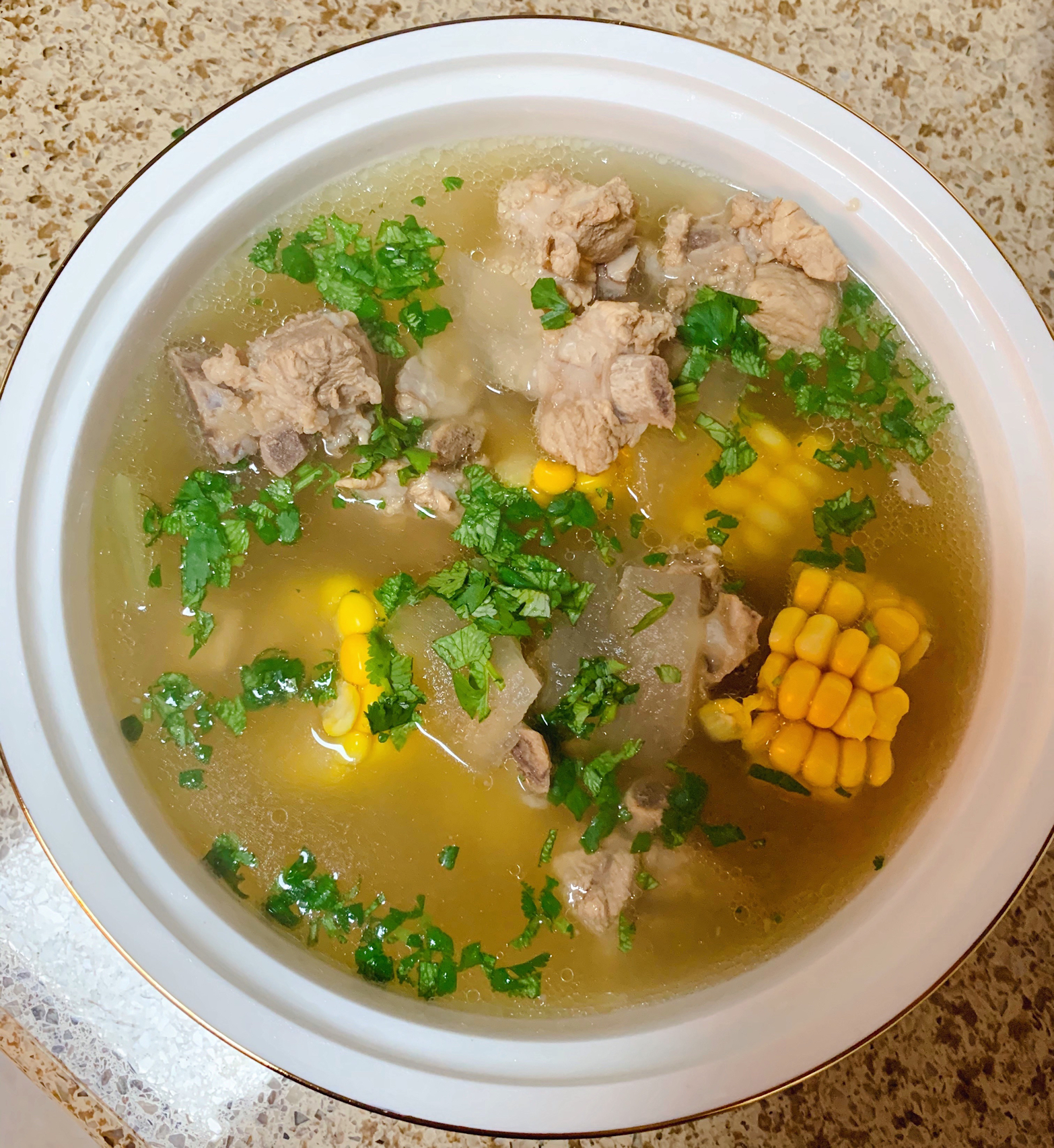 炖排骨汤，一道家常美食的制作方法，家常炖排骨汤的制作方法