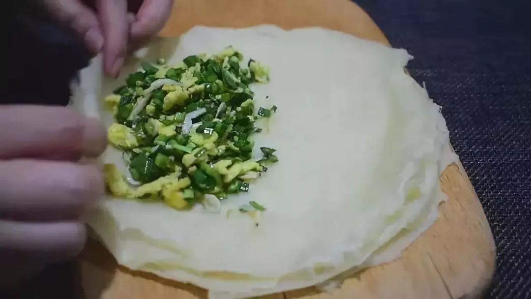 韭菜盒子的做法，如何和面与制作技巧，韭菜盒子制作指南，和面秘诀与制作技巧