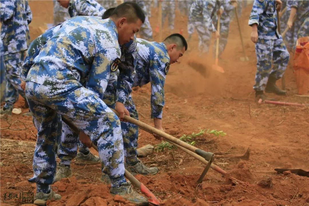 现任南部战区海军司令员，英勇无畏，引领海军走向新时代的辉煌，南部战区海军司令员引领新时代海军走向辉煌