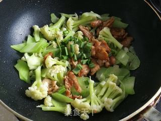 菜花炒肉的家常做法，家常菜花炒肉做法指南